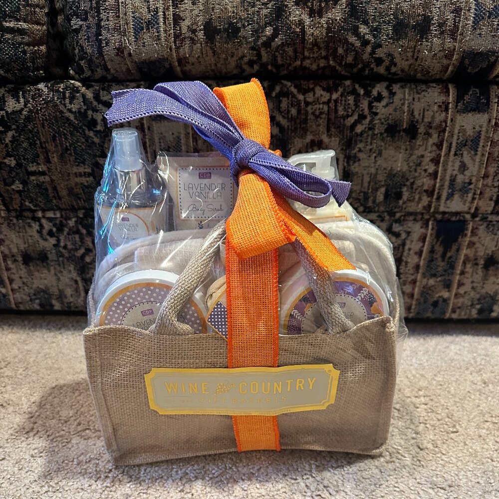 WINE COUNTRY GIFT BASKETS LAVENDER GIFT SET BRAND NEW